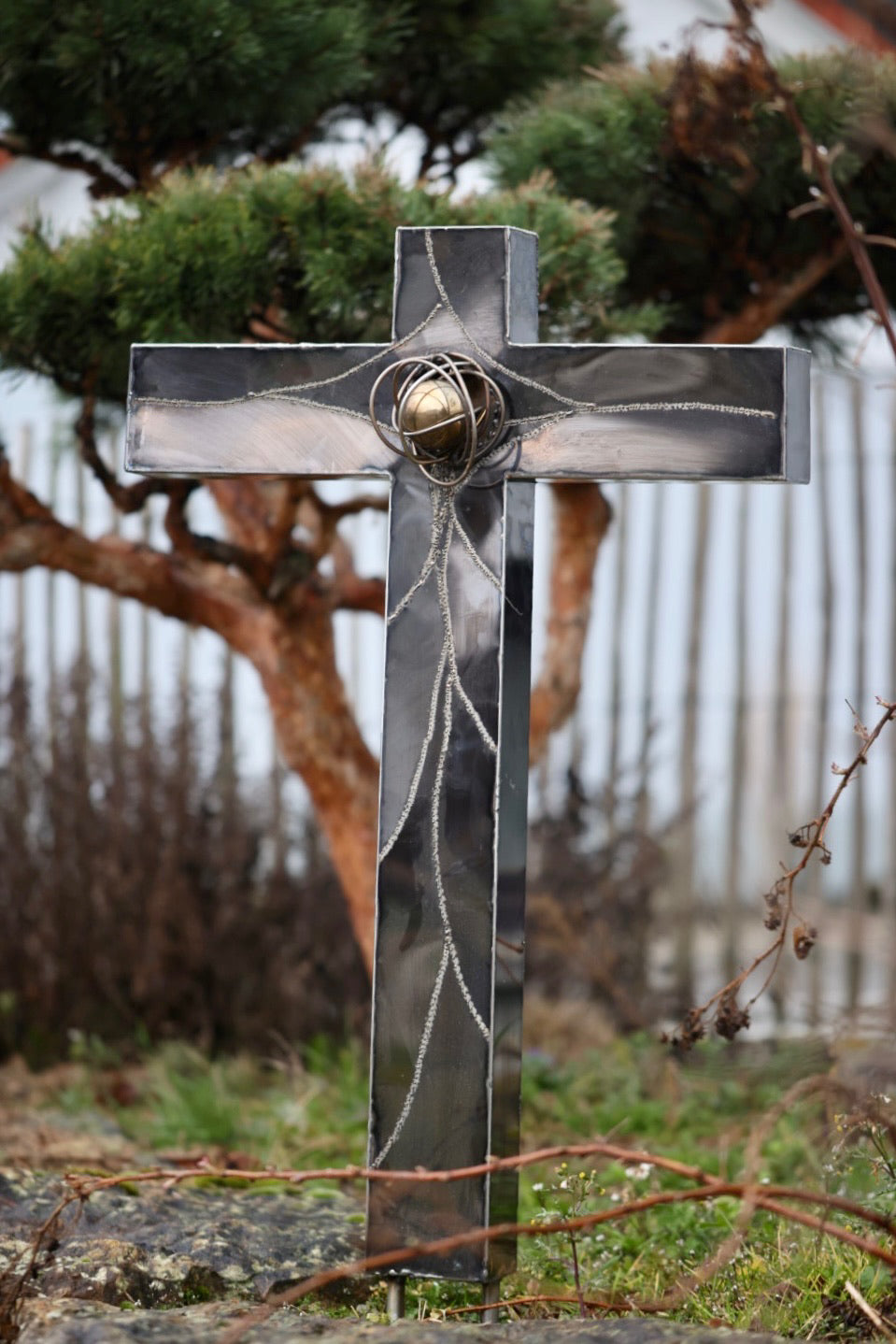 Grabkreuz farbig poliert und geschmiedet